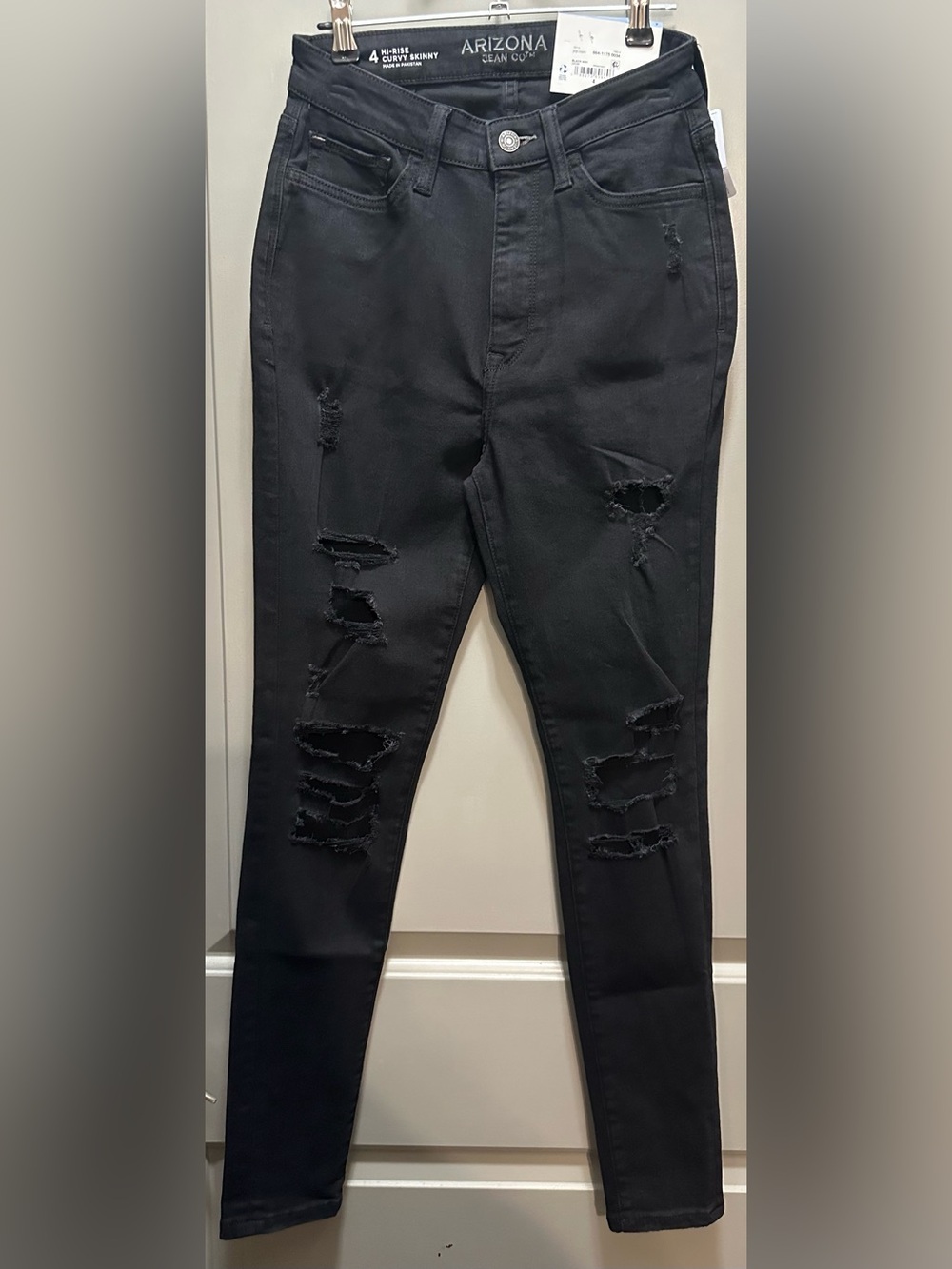 Arizona Size 4 Black Ripped Hi-Rise Curvy Skinny Jeans NWT